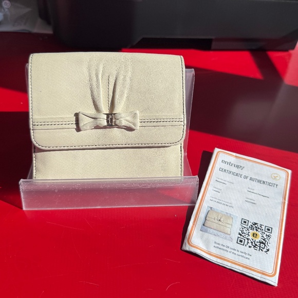 Salvatore Ferragamo Handbags - Salvatore Ferragamo Ivory Leather Wallet with Bow Accent & CoA EUC